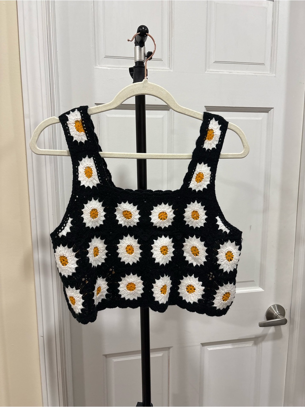 Francesca’s Black Knitted Floral Crop